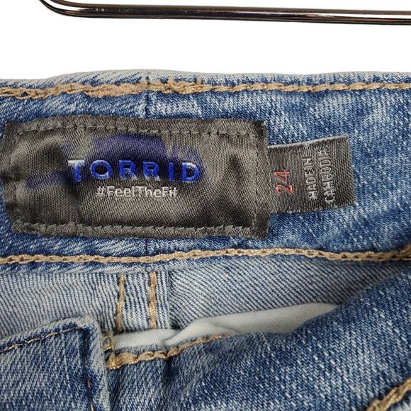 Torrid Feel the Fit Light Wash Distressed Denim Jeans Sz 24 - Picture 3 of 7